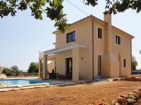 Garden facade with pool